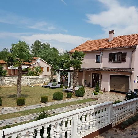 Ferienwohnung Mit 2 Schlafzimmer Oder Studio Apartment - Istrien-Fiorini Бртонигла Екстер'єр фото