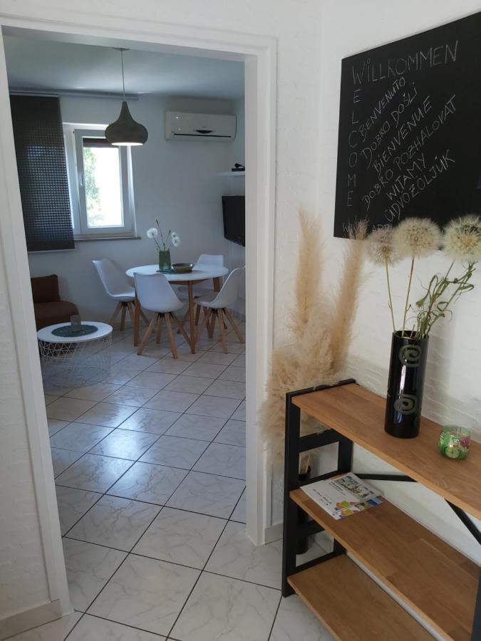 Ferienwohnung Mit 2 Schlafzimmer Oder Studio Apartment - Istrien-Fiorini Бртонигла Екстер'єр фото