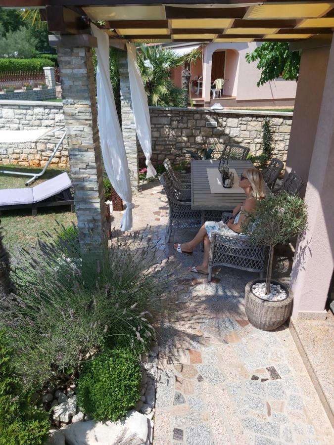 Ferienwohnung Mit 2 Schlafzimmer Oder Studio Apartment - Istrien-Fiorini Бртонигла Екстер'єр фото