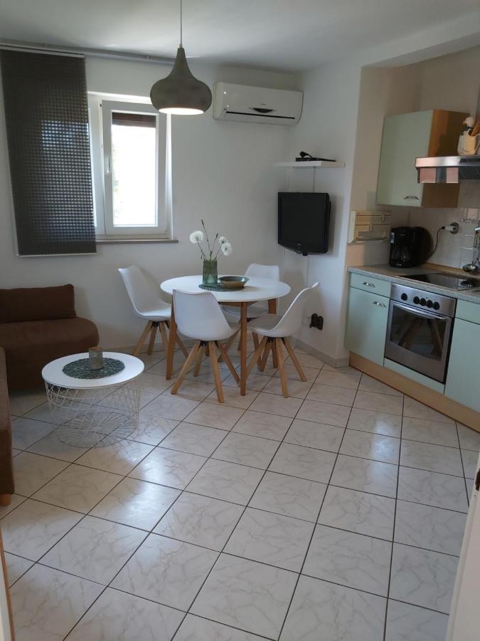 Ferienwohnung Mit 2 Schlafzimmer Oder Studio Apartment - Istrien-Fiorini Бртонигла Екстер'єр фото