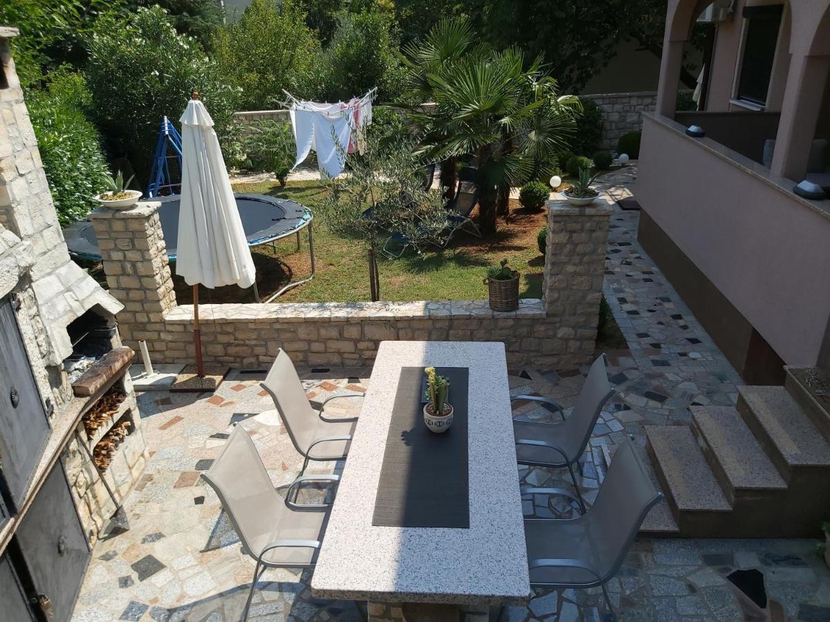 Ferienwohnung Mit 2 Schlafzimmer Oder Studio Apartment - Istrien-Fiorini Бртонигла Екстер'єр фото