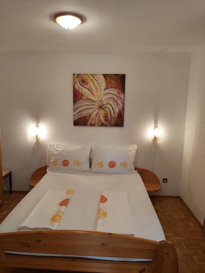Ferienwohnung Mit 2 Schlafzimmer Oder Studio Apartment - Istrien-Fiorini Бртонигла Екстер'єр фото