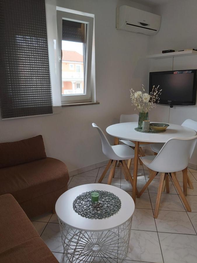 Ferienwohnung Mit 2 Schlafzimmer Oder Studio Apartment - Istrien-Fiorini Бртонигла Екстер'єр фото