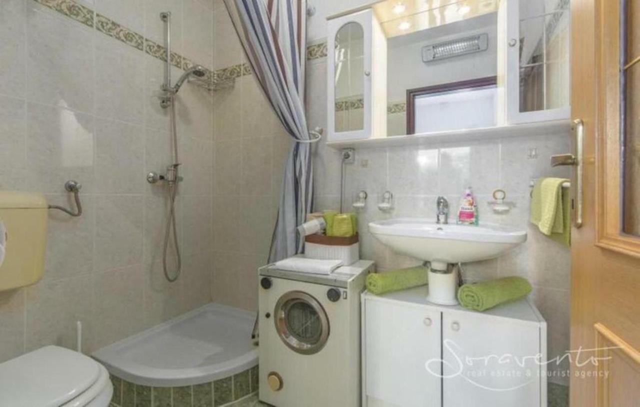 Ferienwohnung Mit 2 Schlafzimmer Oder Studio Apartment - Istrien-Fiorini Бртонигла Екстер'єр фото